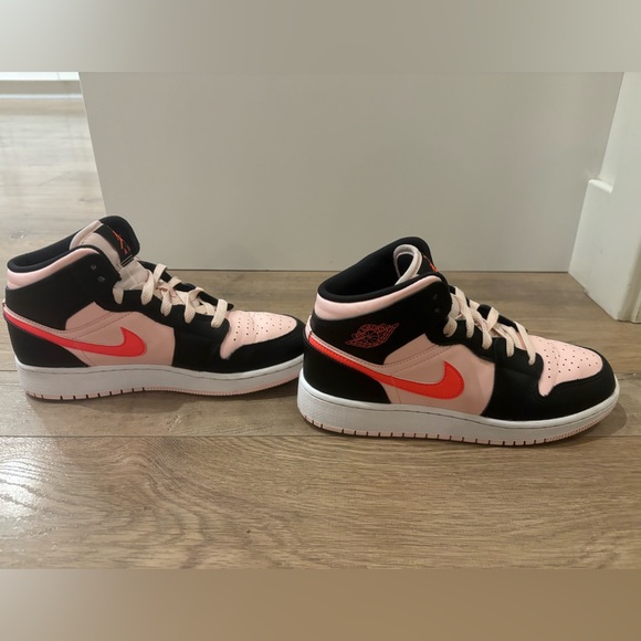 Nike Air Jordan 1 pink and black - Picture 4 of 5